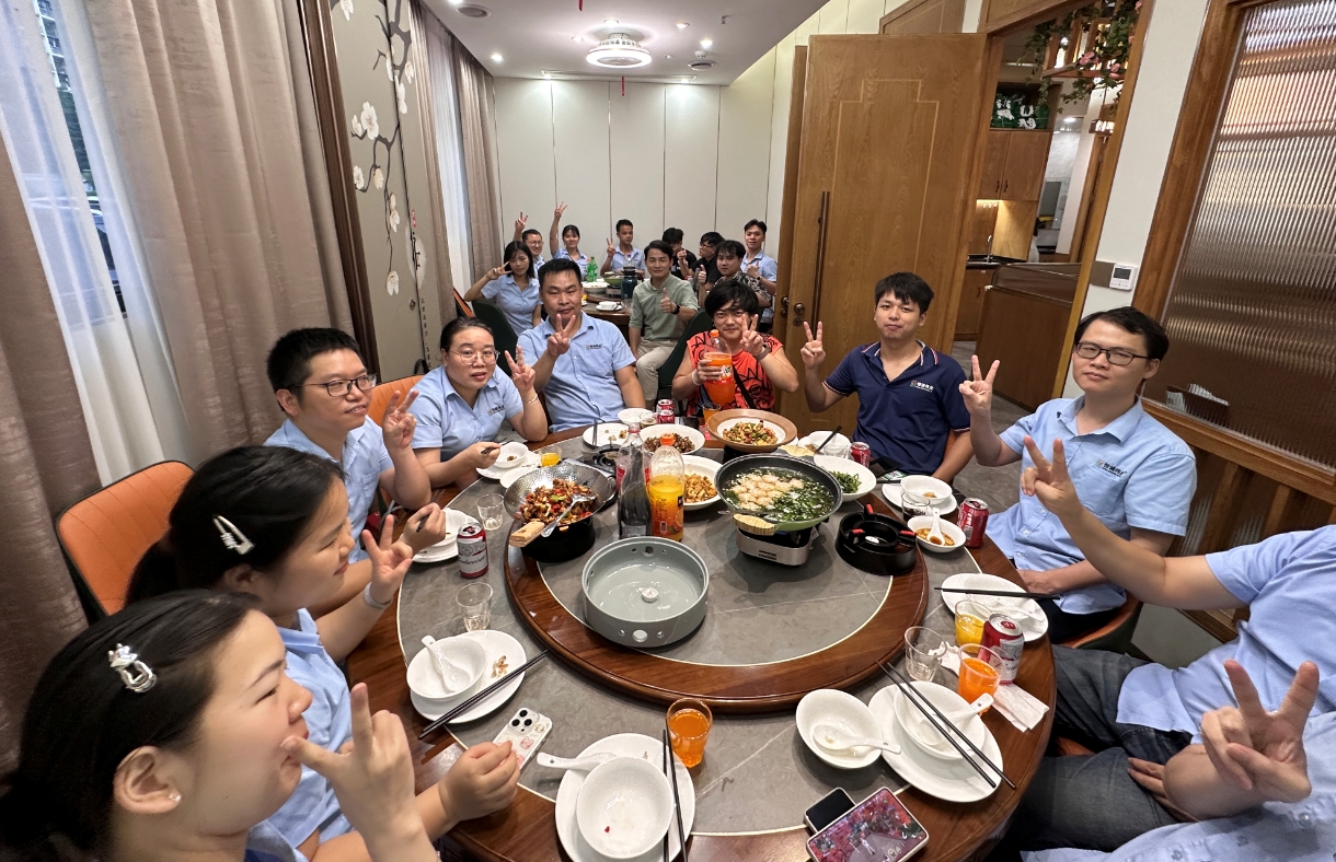 恒誠(chéng)偉業(yè)uv打印機(jī)廠家銷售部團(tuán)建！?。? title=